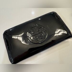 Tory Burch Black Patent Leather Zip Continental Logo Wallet